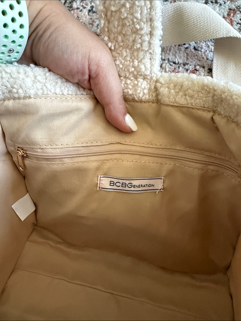 NEW- BCBGeneration Faux Sherpa Teddy Tote Bag w/ Crossbody - Picture 6 of 12